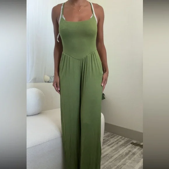 Green breathable/stretchy jumpsuit - Picture 2 of 5